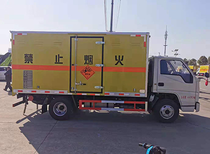 应城爆破器材运输车技术升级与安全合规新趋势